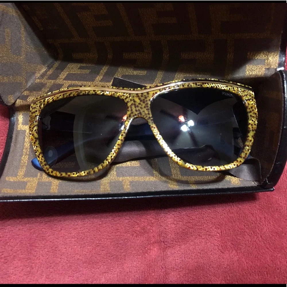 FENDI Fancy Squared Tinted Sunglasses 🕶